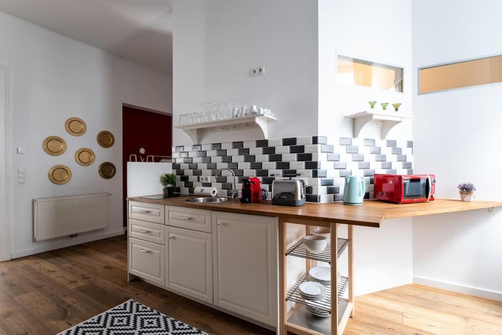 Spacious 2br By Metro And Center By Hm Apartament *