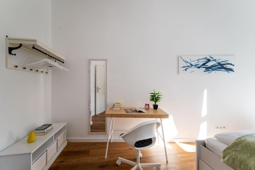 Spacious 2br By Metro And Center By Hm Apartament